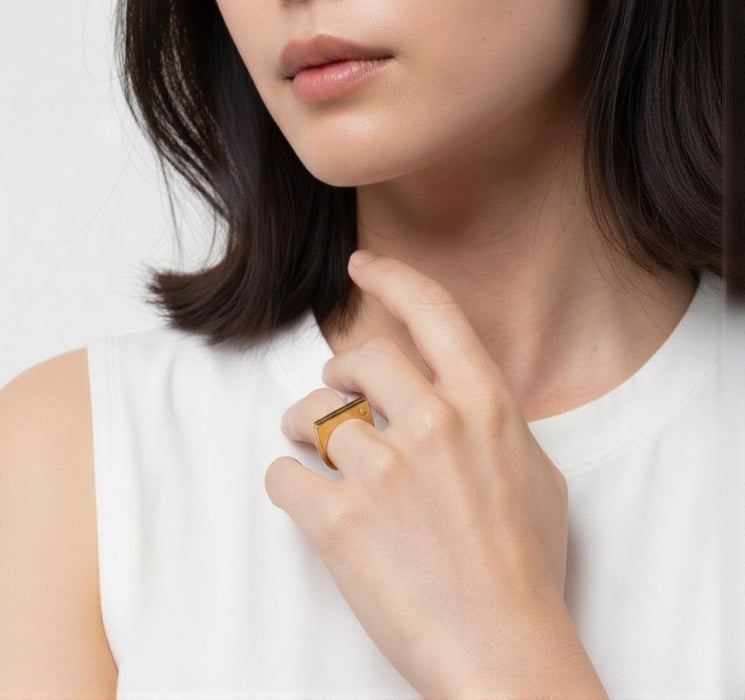 Coco  - Sleek Screw-Detail Ring