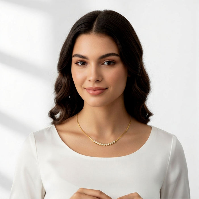Vanshi – Timeless Snake Chain With A Sparkling Crystal Centerpiece